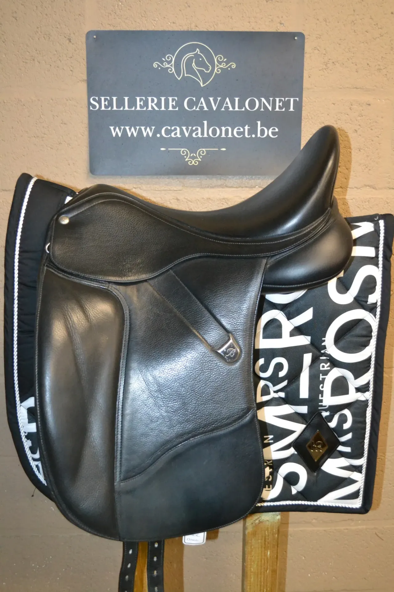 [DV1496] Selle Bates + Hart 17